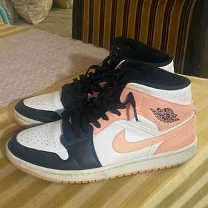 Nike Air Jordan 1 Mid “Crimson Tint”